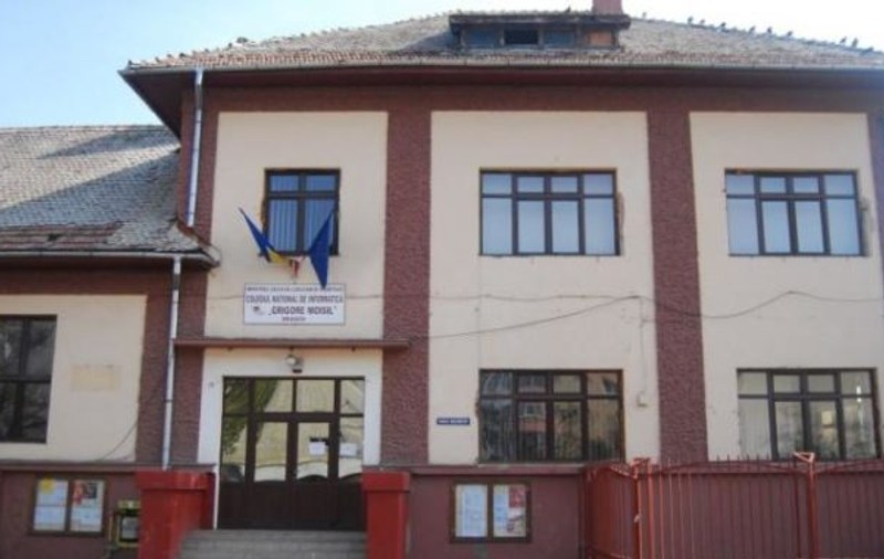 Zeci de elevi și de profesori de la un liceu din Brașov au fost evacuați de urgență. Ce s-a întâmplat