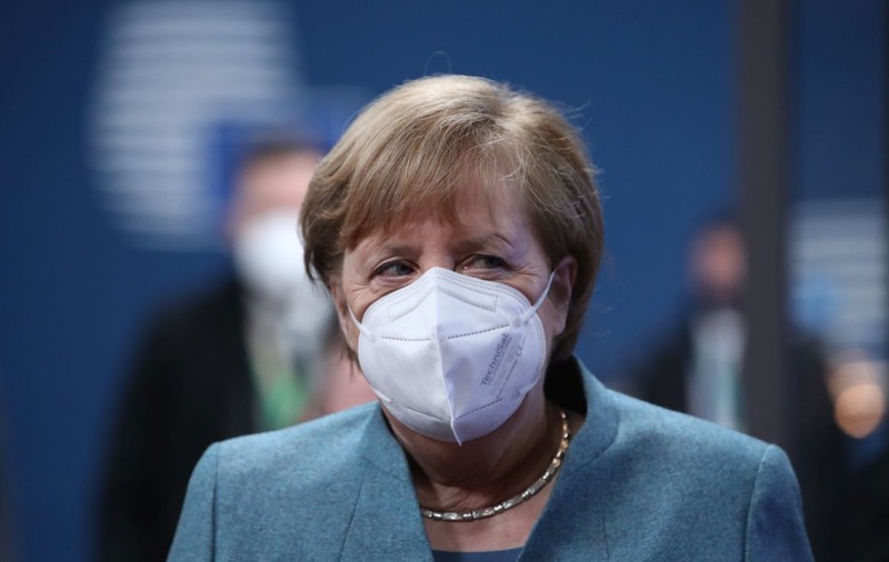Angela Merkel, deschisă ideii de a colabora cu Rusia pentru producţia de vaccinuri﻿
