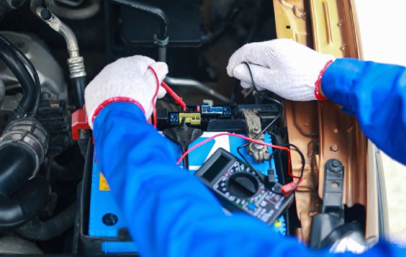 Lecția de economie predată de un mecanic auto privind soarta mașinilor electrice: „Știți cât este impozitul pe un litru de benzină?”