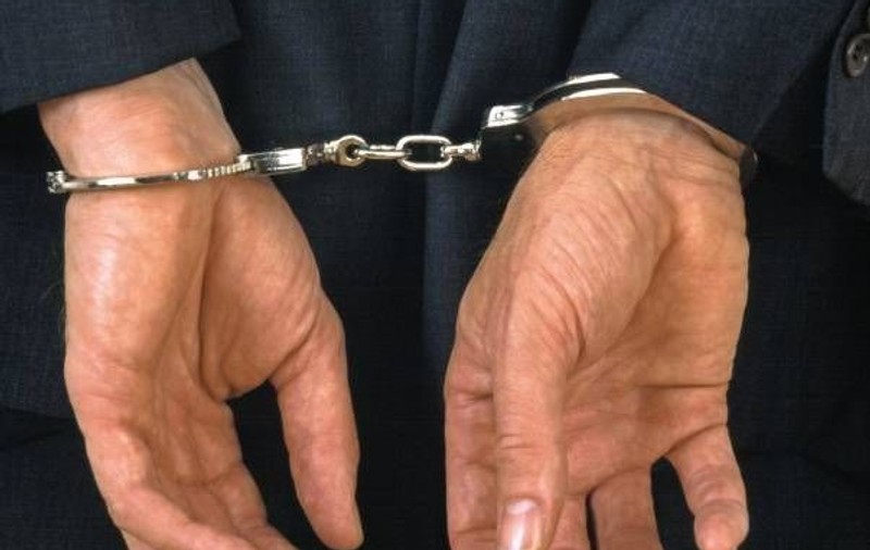 Ce dement! Un bărbat a răpit un băieţel de doi ani şi l-a abandonat legat la mâini şi picioare într-o grotă