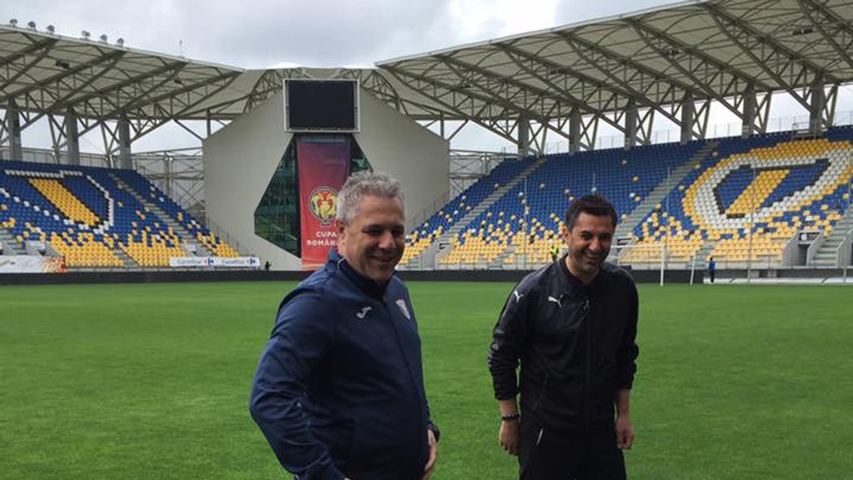 Șumudică și Claudiu Niculescu au făcut glume la poza oficială a Cupei României