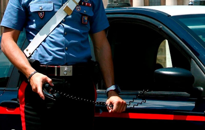 Un român din Italia s-a dat drept preot și a cerut bani pentru iertarea păcatelor. Ce a pățit