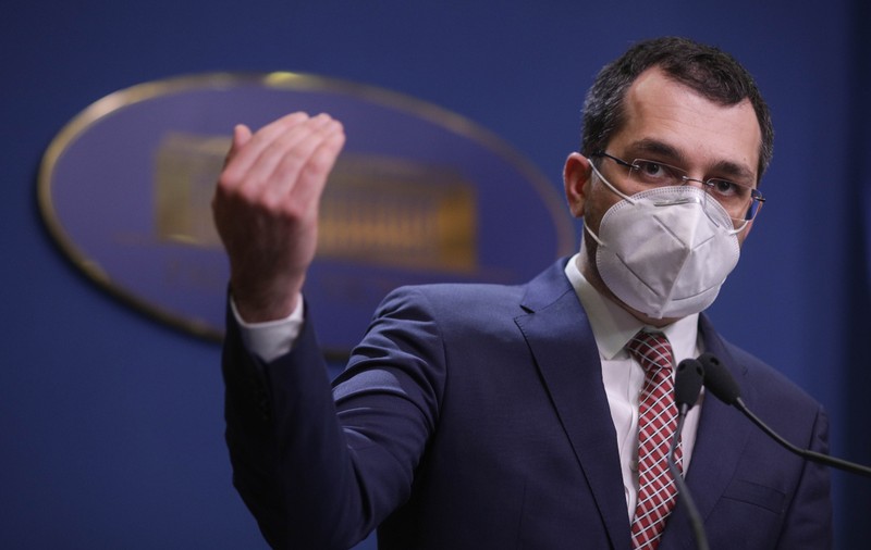 Vlad Voiculescu a anunțat controale în centrele de vaccinare, după ce 1.353 de persoane care trebuiau să fie în etapa a III-a s-au imunizat deja