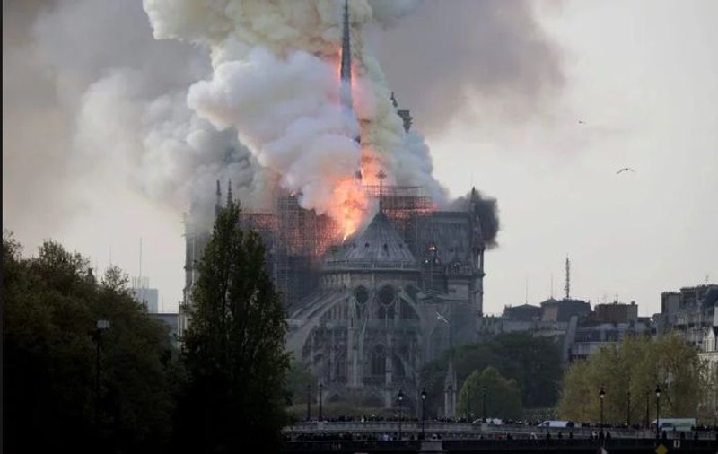 Firea anunță că donează timp de trei luni 10% din salariul său pentru refacerea Catedralei Notre-Dame din Paris