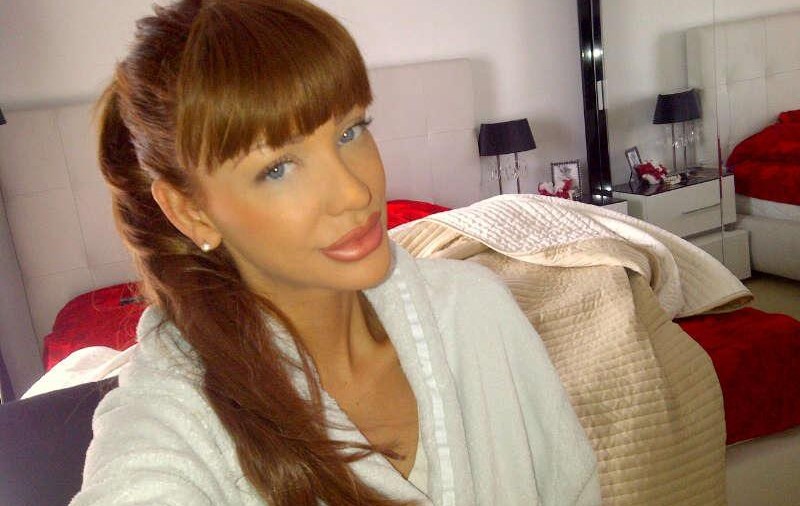 O recunoşti? Uite-o pe Bianca Drăguşanu aşa cum nu ai mai văzut-o! | FOTO