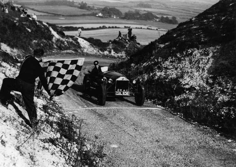 O Lancia Lambda câștigând cursa Firle Hill Climb, Sussex, Septembrie 1951. Foto: NorthFoto