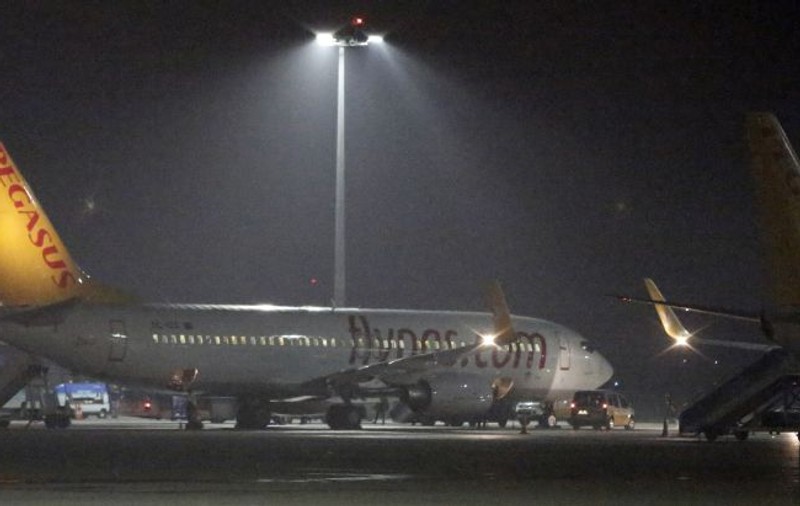 AVION DETURNAT LA ISTANBUL. Un ucrainean care vrea să ajungă la Soci AMENINŢĂ CĂ ARUNCĂ AERONAVA ÎN AER