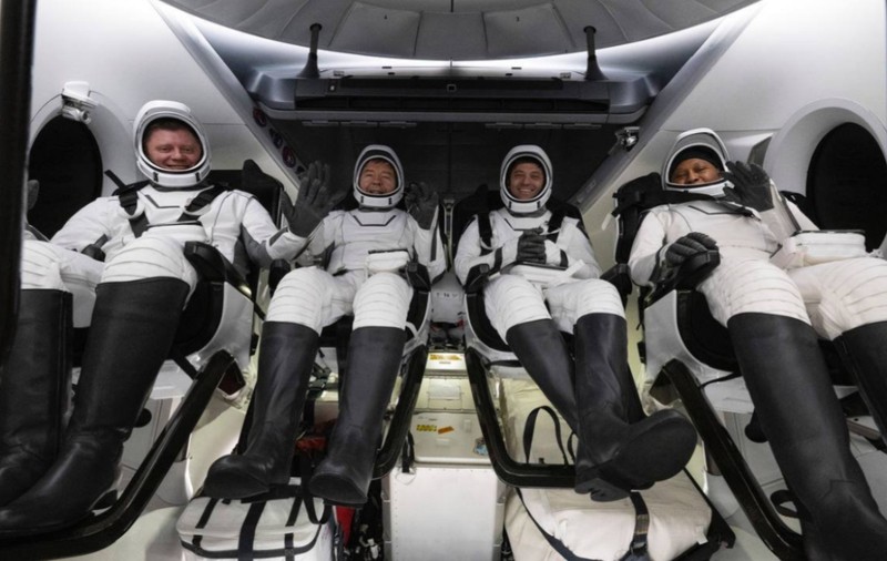 Un astronaut întors din misiunea de opt luni de pe Stația Spațială Internațională a fost spitalizat la doar câteva ore după aterizare 