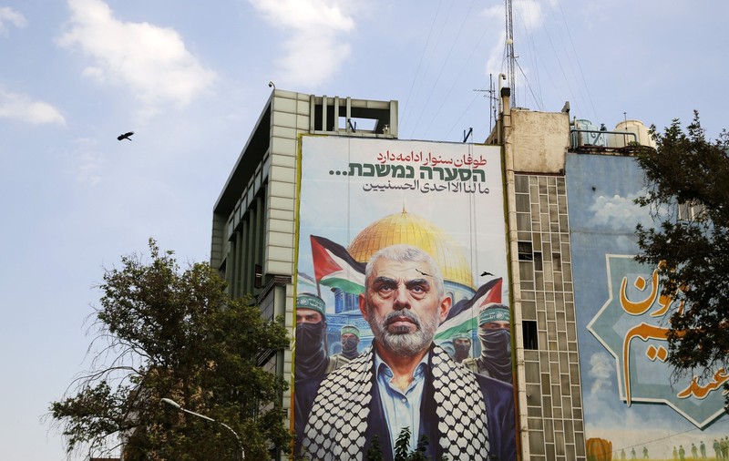 Războiul psihologic pentru Gaza. Palestinienii primesc pliante cu trupul lui Yahya Sinwar: „Hamas nu va mai conduce Gaza” | VIDEO