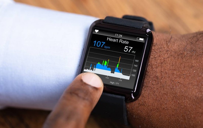 Ce pot și ce nu pot detecta smartwatch-urile când vine vorba de inimă: avertismentul unui medic cardiolog