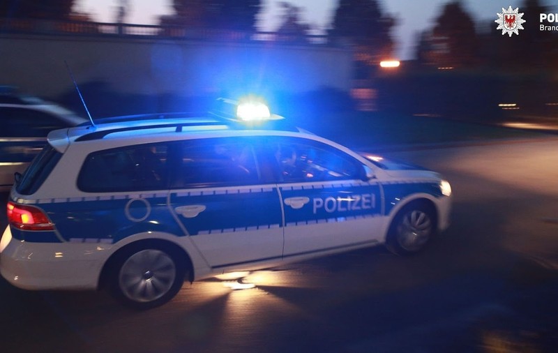 Un copil de 13 ani a furat mașina bunicului și a scăpat de 8 ori de poliția germană care e pe urmele lui de două zile: „Să sperăm că rămâne fără benzină”