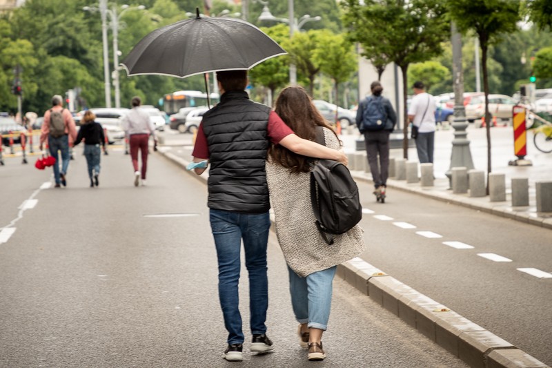 Cei doi tineri cred că măsurile impuse de autorități au fost pentru binele oamenilor