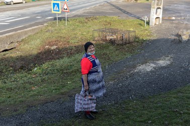 „Vine medic?”, se interesează o localnică din Zam