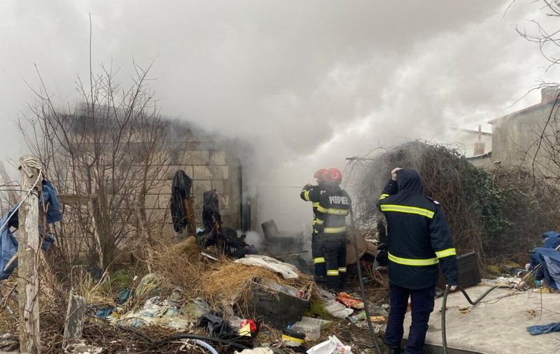 O femeie din Brăila a murit într-un incendiu. Victima nu a mai putut să iasă din casa în flăcări