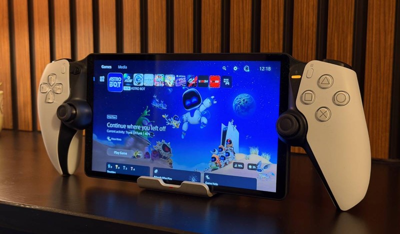 PlayStation Portal este accesoriul ideal pentru cei care vor să se joace oriunde pe consola lor. Foto: Claudiu Râpan / Libertatea