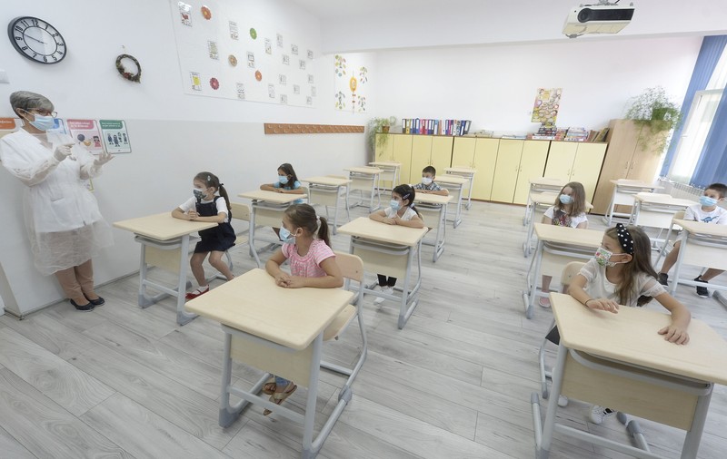Elevii revin la şcoală pe 5 mai. Când încep cursurile cei din clasele terminale