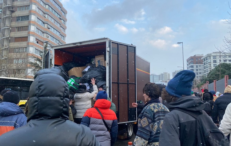 Româncă din Istanbul, voluntară pentru sinistrații cutremurului: „Unii nu au încredere să doneze la autoritățile statului”
