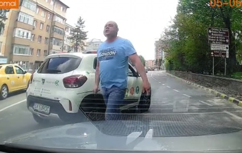 Șofer amendat și lăsat fără permis, la Suceava, după ce a blocat traficul şi a făcut scandal în stradă pe motiv că a fost claxonat