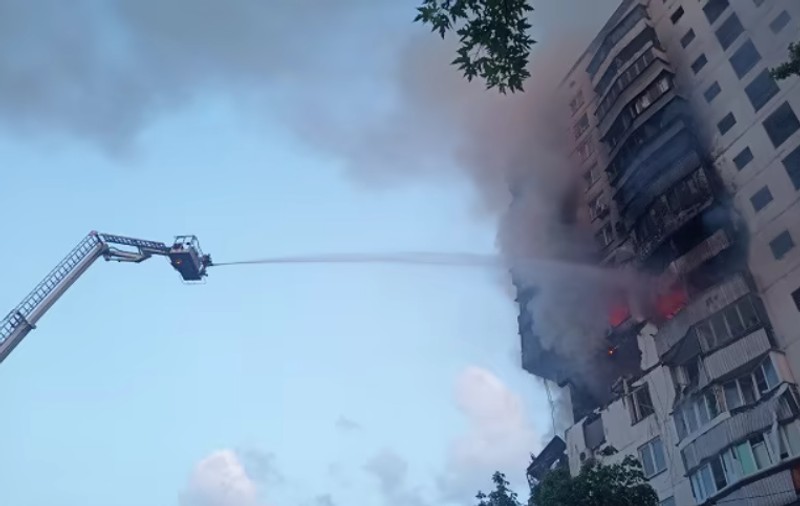 Explozie într-un bloc de 16 etaje din Kiev. Două persoane au fost găsite moarte sub dărâmături
