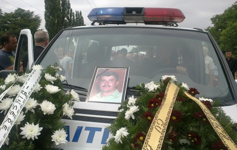 Poliţistul care a condus autocarul groazei, înmormântat la Cimitirul Andronache | FOTO