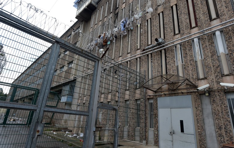 Un deținut român a fost găsit mort într-un centru de arest preventiv imediat după ce colegul de celulă a fost eliberat, în Franța