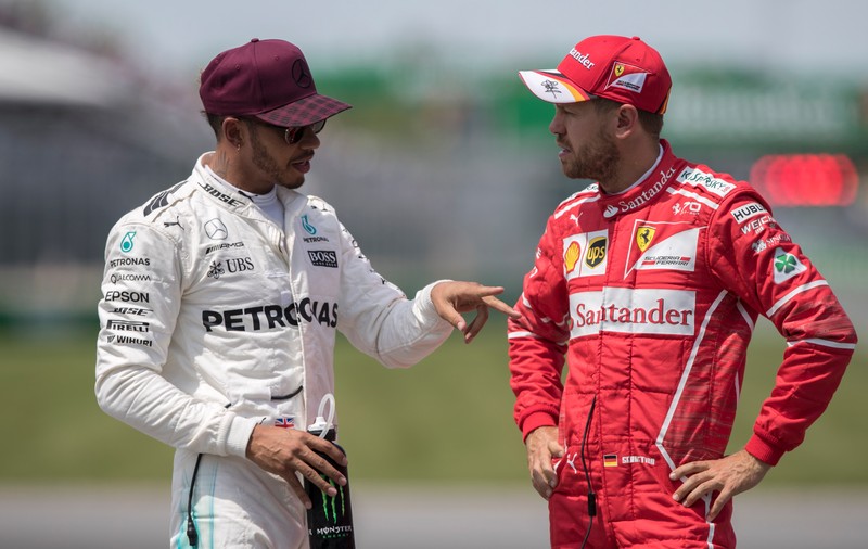 Scandal în F1. Hamilton îl provoacă pe Vettel la o partidă de box: ”Dacă vrea să dovedească faptul că este bărbat, atunci va trebui să o facem în afara mașinii, față în față”