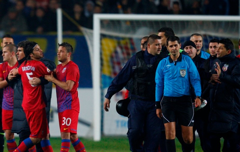 Paza la meciul Petrolul-Steaua, asigurată de o firmă care a făcut profit cu un singur angajat