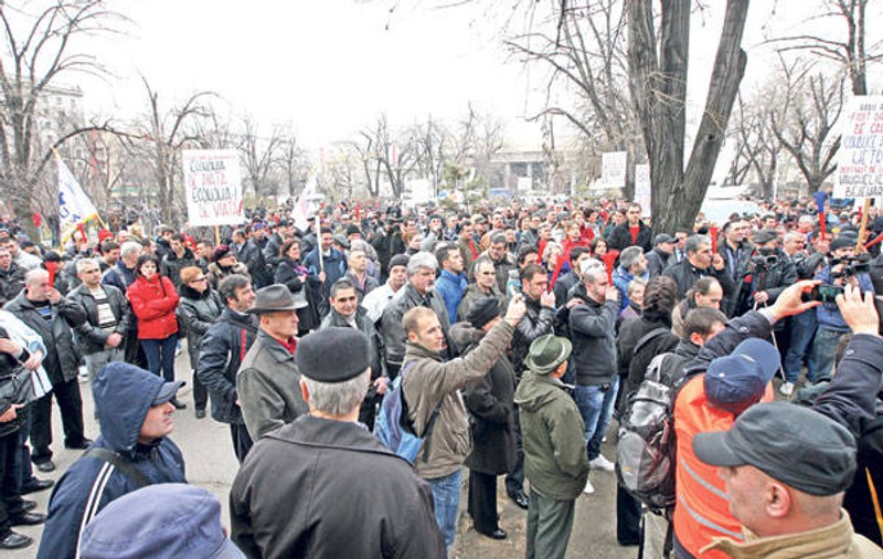 Sindicatele din industria alimentară ameninţă cu proteste 