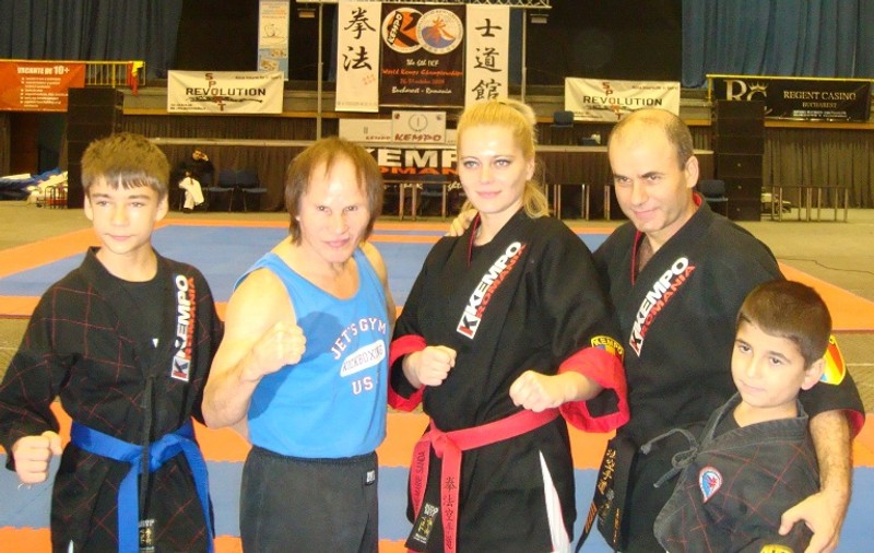 În filmele de acţiune de la Hollywood se poartă... kempo!