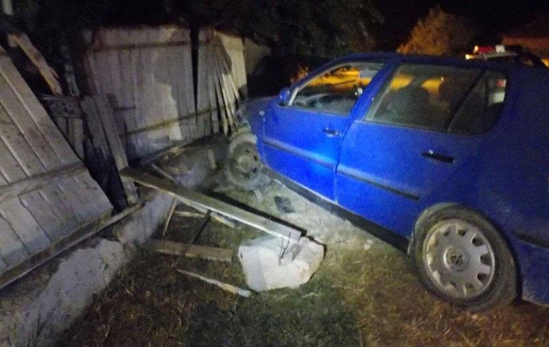A furat o mașină din Fierbinți și a proptit-o în gard! Era beat și nu avea permis de conducere