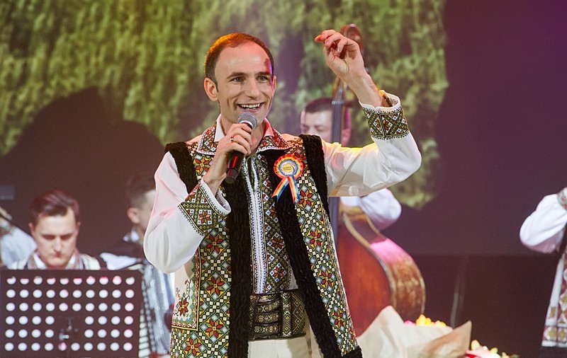 Povestea emoționantă a cântărețului de muzică popular Ion Paladi. A început să cânte la 11 ani ca să-și întrețină frații mai mici!