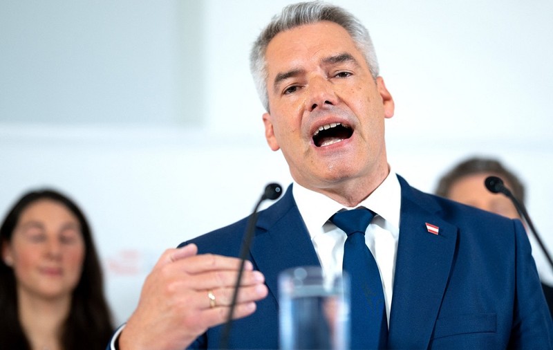 Karl Nehammer, cancelarul Austriei, a invitat Rusia și Ucraina să poarte discuții de pace la Viena