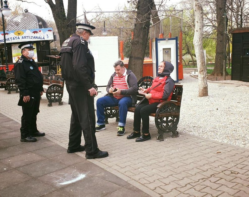 Parcuri pline de oameni care ignoră sfaturile de a sta în casă. Ce spune Poliția