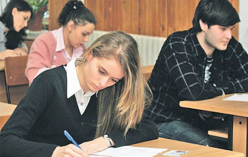Câţi studenţi „boboci” încep facultatea astăzi. Gigel Paraschiv, secretar de stat în Ministerul Educaţiei: „Mai mulţi înscrişi decât locurile bugetate de minister"
