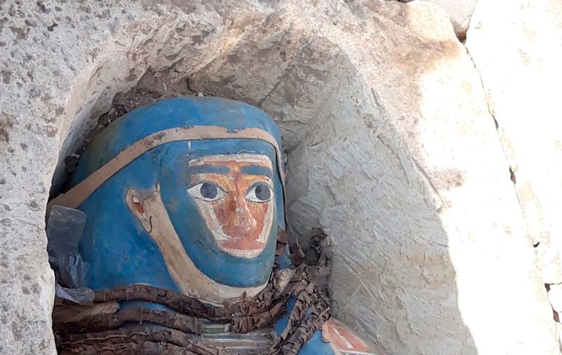 Opt sarcofage cu mumii au fost descoperite într-o necropolă misterioasă din Egipt