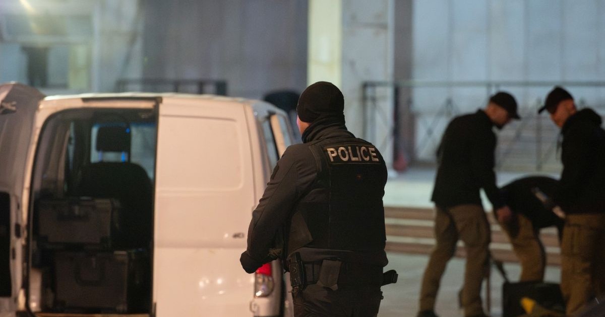 Polițiștii greci izolează o zonă din Atena în care s-au descoperit mai multe grenade, 6 martie 2026