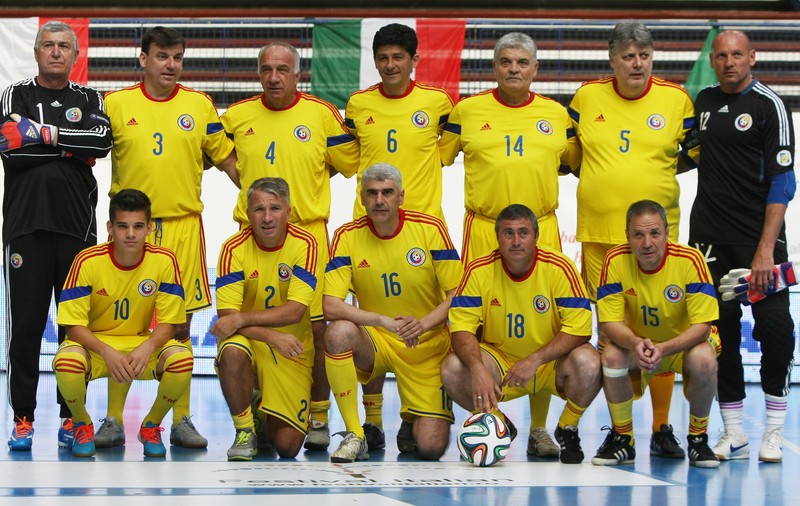 Euro 2016. Cum recunoști antrenorii care speră să fie puși la națională? Îl menajează pe Burleanu! Șumi, trei clase peste Ando!