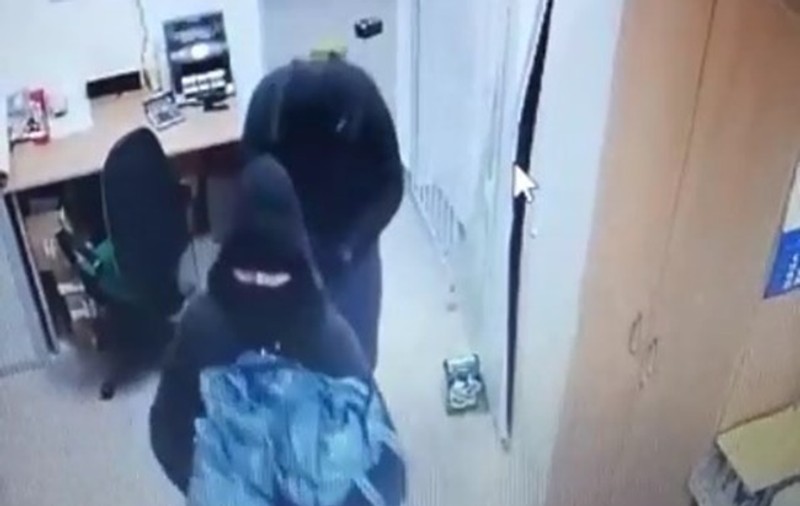VIDEO | Hoți din Timiș prinși după ce polițiștii au tras focuri de armă. Ce au furat