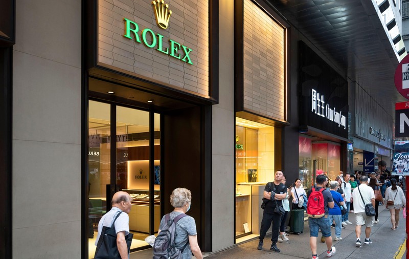 Proces împotriva Rolex, după ce martorii au reclamat zeci de cazuri de hărțuire și agresiune la compania elvețiană