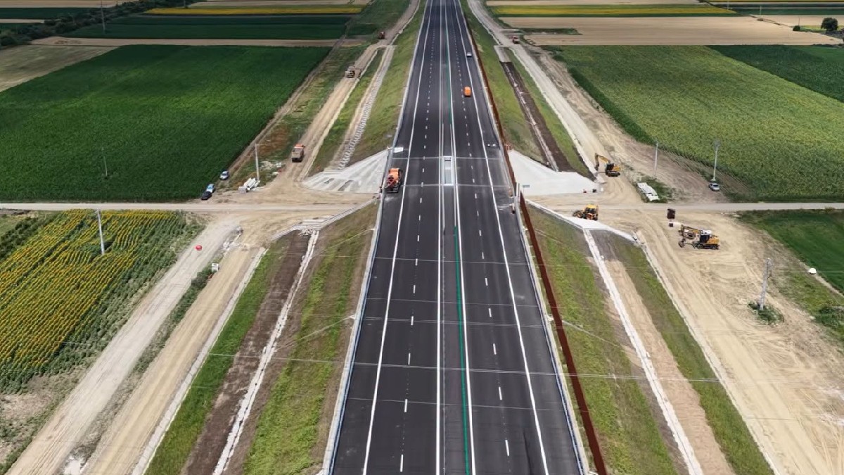 Lotul Adjudu Vechi - Răcăciuni din Autostrada Moldovei A7 este pregătit pentru trafic în proporție de 95%.