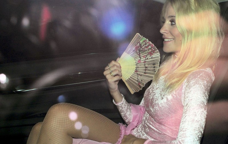 CE APARIŢIE! PIXIE LOTT şi-a PUS INIMIOARĂ la "PĂSĂRICĂ"! | FOTO