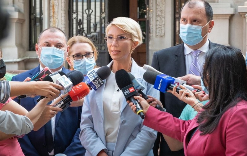 Raluca Turcan anunță că șomajul tehnic a fost prelungit și că părinții cu copii în școala online vor fi sprijiniți