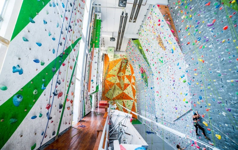 Psihologia fricii în escaladă – cum să-ți învingi teama de cădere