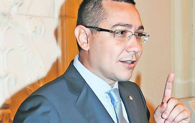 Premierul Victor Ponta, aşteptat la Cluj de studenţii cu tricouri inscripţionate "Copy" /"Paste" . Vezi care este mesajul acestora! 