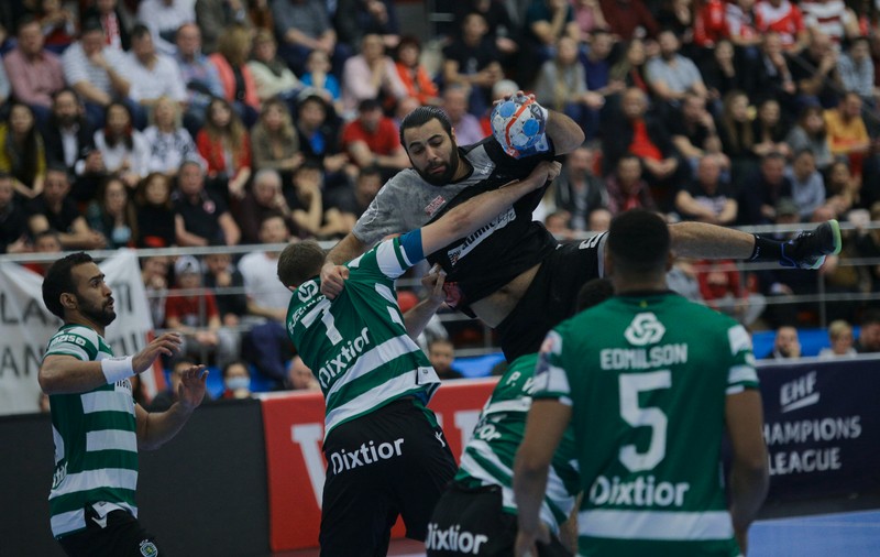 FOTO | Dinamo - Sporting Lisabona, în Liga Campionilor la handbal masculin, 26-27. Mircea Lucescu și Mircea Rednic au fost în tribune