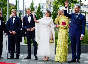 Entertainment Bilder des Tages Gala zum 18. Geburtstag von Prinzessin Ingrid Alexandra von Norwegen in Oslo Prinsesse Ingrid Alexandras myndighetsdag feires med festarrangement pa hovedbiblioteket Oslo 20220616. Prins Sverre Magnus t.v., Marius Borg Hoiby, prinsesse Ingrid Alexandra, kronprinsesse Mette-Marit og kronprins Haakon ankommer middagen i forbindelse med Regjeringens festarrangement i forbindelse med prinsesse Ingrid Alexandras myndighetsdag pa Deichman Bjorvika, Oslos hovedbibliotek. Prinsesse Ingrid Alexandra fylte 18 ar 21. januar 2022. Markeringene av myndighetsdagen ble utsatt til juni pa grunn av smittesituasjonen og koronarestriksjonene. POOL Foto: / NTB Oslo Norge *** Princess Ingrid Alexandras official day is celebrated with a party event at the main library Oslo 20220616 Prince Sverre Magnus t v, Marius Copyright: xLisexAserudx/xNTBx LIA-2022-06-16-001LisexAserudx,Image: 700366349, License: Rights-managed, Restrictions: PUBLICATIONxNOTxINxGERxNORxSWExDENxFINxBELxFRAxICExITAxPORxIRLxLUX, Credit images as "Profimedia/ IMAGO", Model Release: no