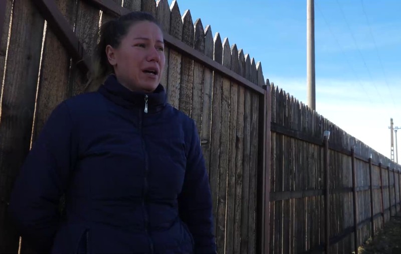REPORTAJ | Mama băiatului agresat sexual din Butimanu spune că a fost ameninţată de angajaţii de la Protecţia Copilului: „Mi-au zis că nu o să-mi mai primesc copilul”