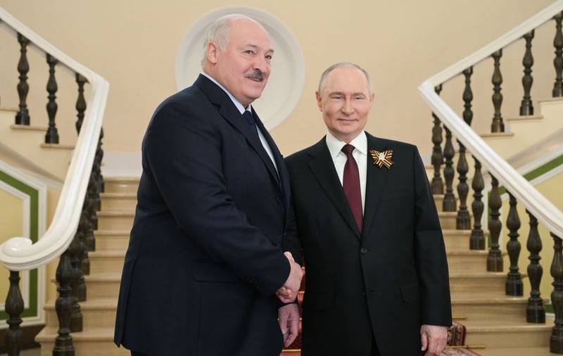 Lukașenko sare în ajutorul prietenului Putin și le cere fermierilor din Belarus să crească producția de cartofi