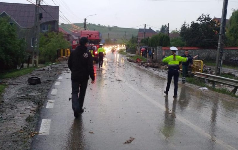 Populaţia din şapte comune ale judeţului Bistriţa-Năsăud, avertizată prin Ro-Alert despre un nou cod roşu de inundaţii