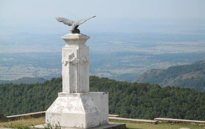 Hoţi cu imaginaţie! Au furat monumentul închinat lui Mihai Viteazul